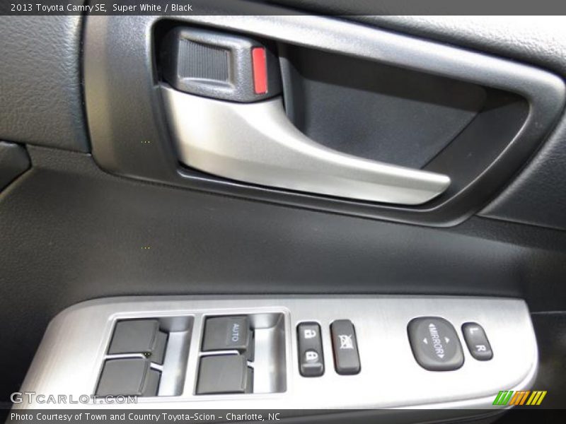 Super White / Black 2013 Toyota Camry SE