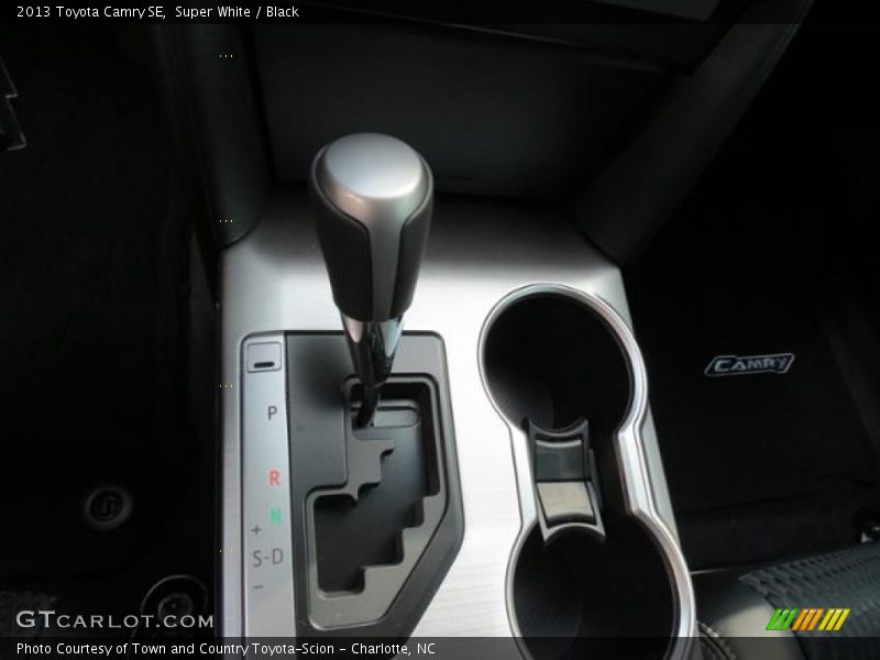 Super White / Black 2013 Toyota Camry SE
