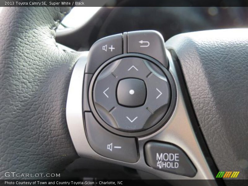 Super White / Black 2013 Toyota Camry SE