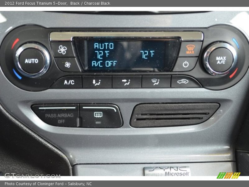 Black / Charcoal Black 2012 Ford Focus Titanium 5-Door
