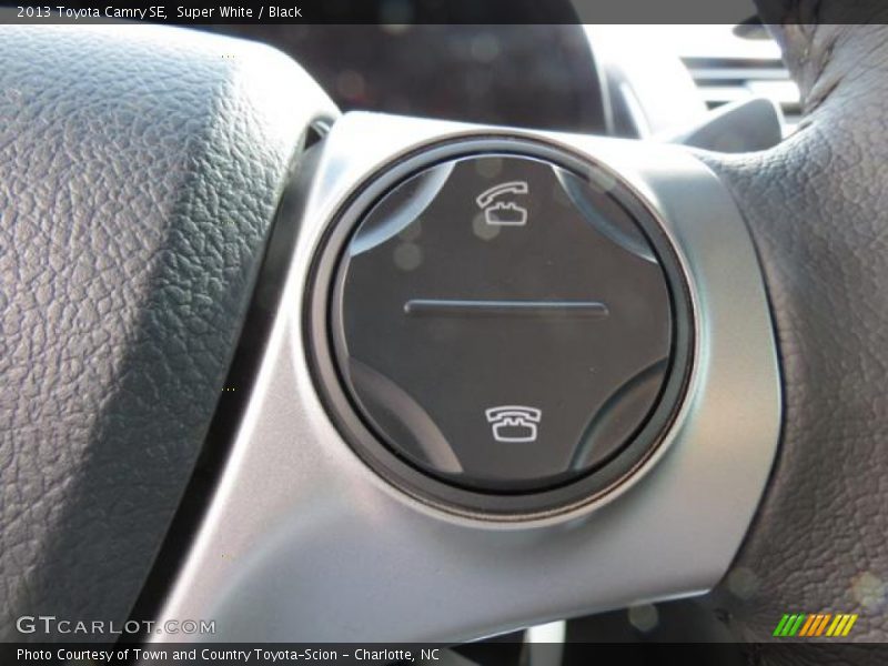 Super White / Black 2013 Toyota Camry SE