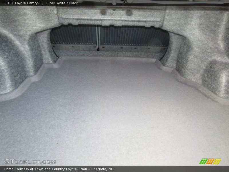 Super White / Black 2013 Toyota Camry SE