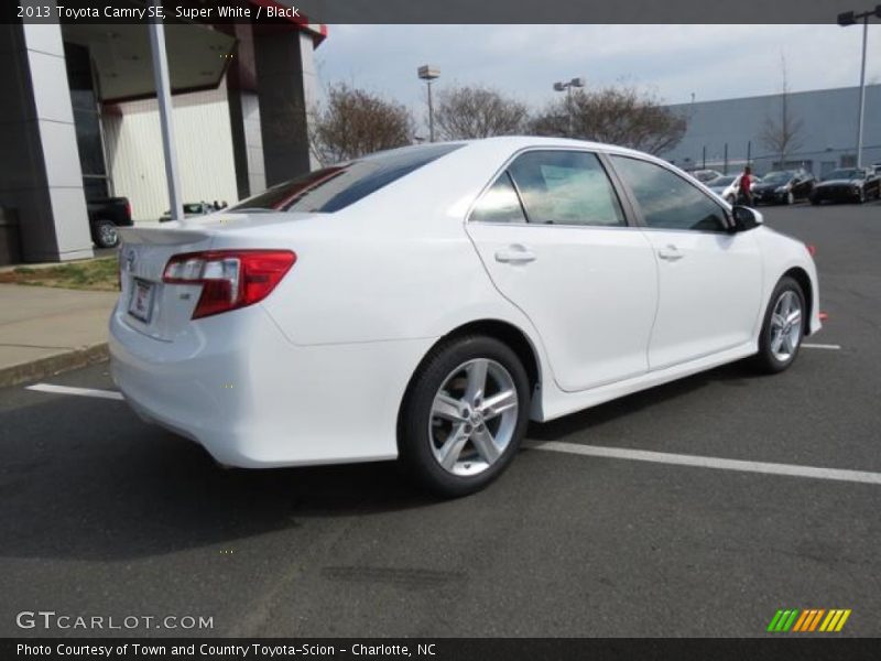 Super White / Black 2013 Toyota Camry SE