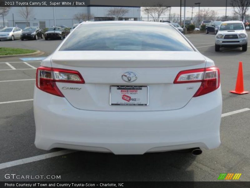 Super White / Black 2013 Toyota Camry SE