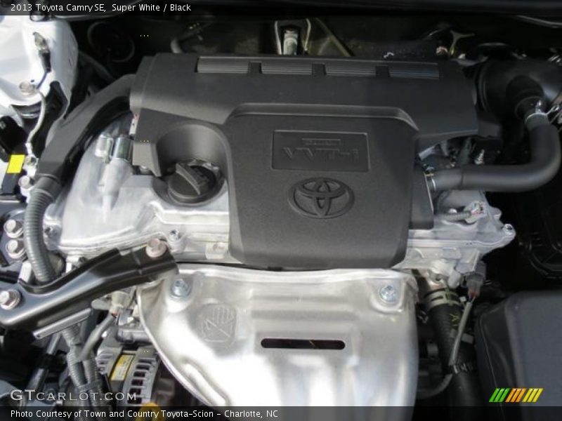 Super White / Black 2013 Toyota Camry SE
