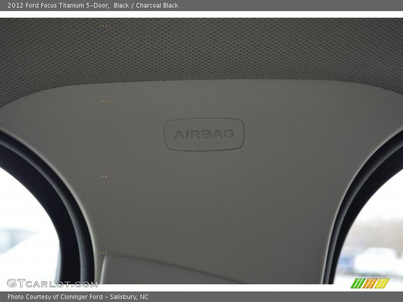 Black / Charcoal Black 2012 Ford Focus Titanium 5-Door