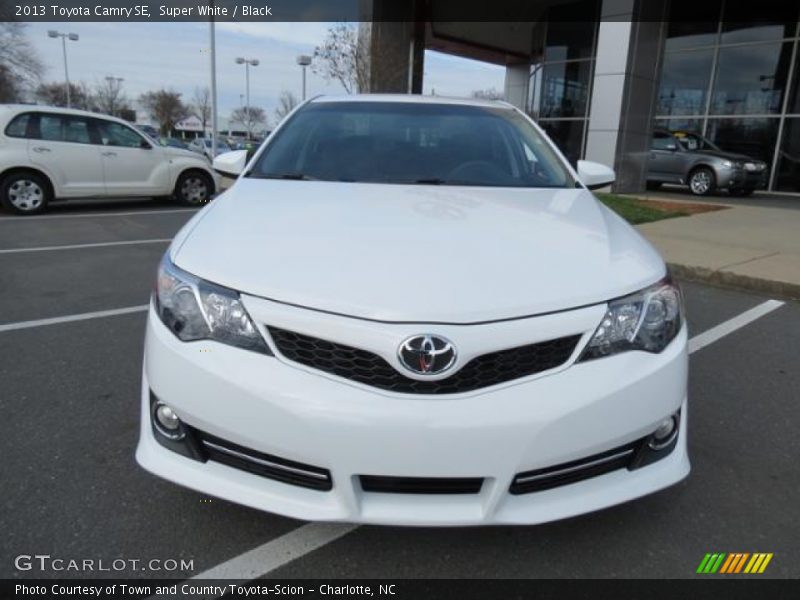 Super White / Black 2013 Toyota Camry SE