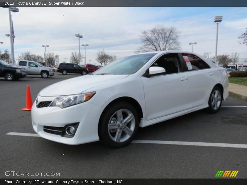 Super White / Black 2013 Toyota Camry SE