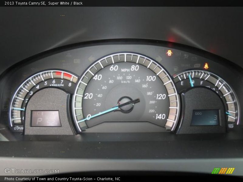Super White / Black 2013 Toyota Camry SE