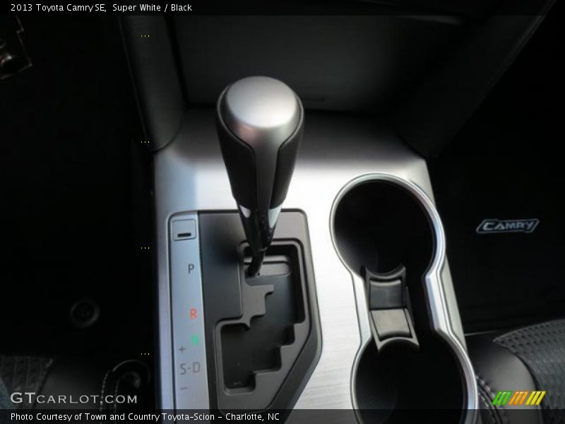 Super White / Black 2013 Toyota Camry SE