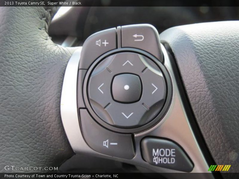 Super White / Black 2013 Toyota Camry SE