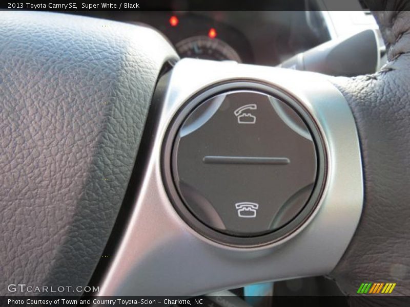 Super White / Black 2013 Toyota Camry SE
