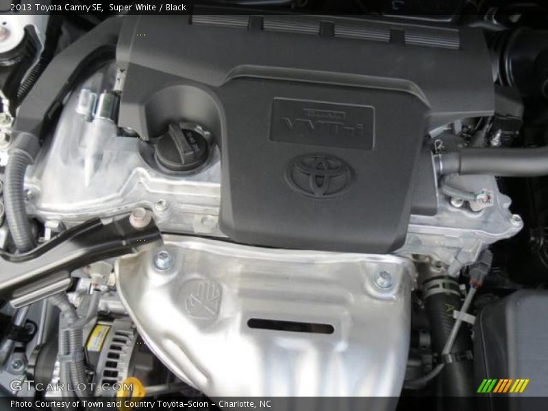Super White / Black 2013 Toyota Camry SE