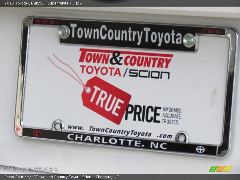Super White / Black 2013 Toyota Camry SE