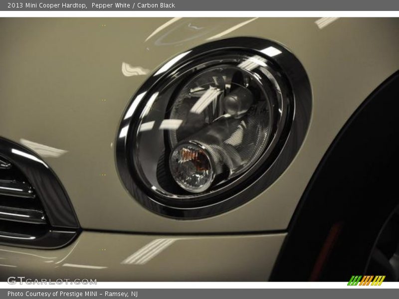 Pepper White / Carbon Black 2013 Mini Cooper Hardtop