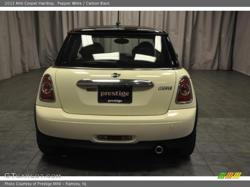 Pepper White / Carbon Black 2013 Mini Cooper Hardtop