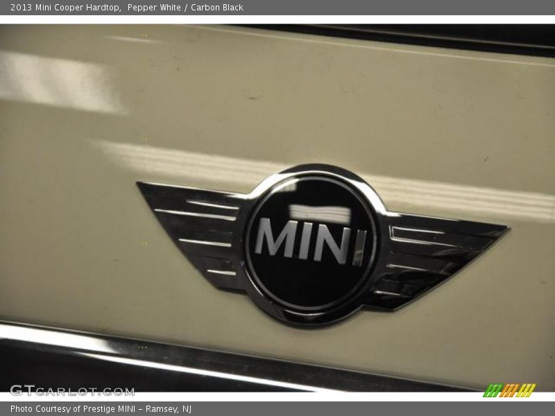 Pepper White / Carbon Black 2013 Mini Cooper Hardtop