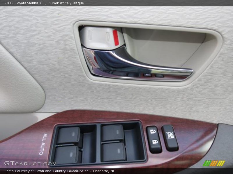 Super White / Bisque 2013 Toyota Sienna XLE