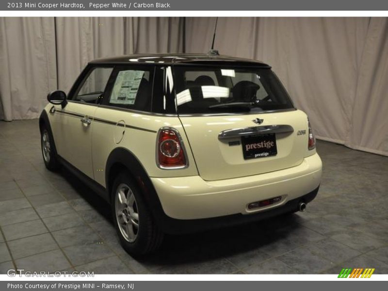 Pepper White / Carbon Black 2013 Mini Cooper Hardtop