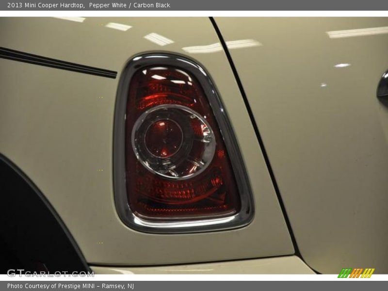 Pepper White / Carbon Black 2013 Mini Cooper Hardtop