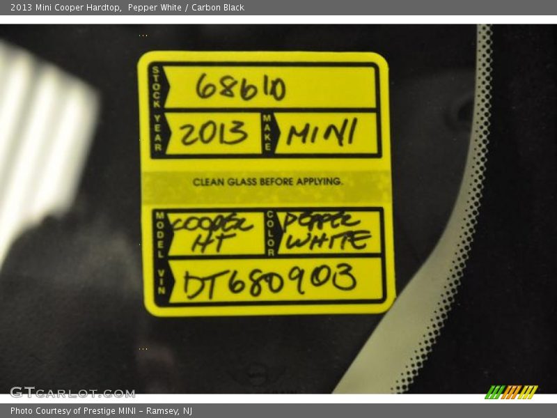 Pepper White / Carbon Black 2013 Mini Cooper Hardtop