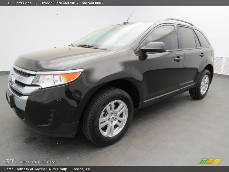 Front 3/4 View of 2012 Edge SE