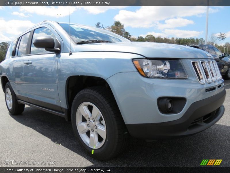 Front 3/4 View of 2014 Compass Sport
