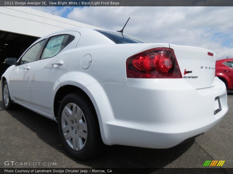 New Bright White / Black/Light Frost Beige 2013 Dodge Avenger SE