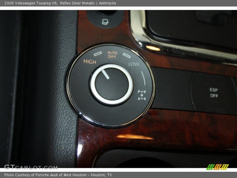Reflex Silver Metallic / Anthracite 2006 Volkswagen Touareg V8