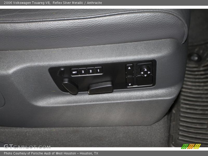 Reflex Silver Metallic / Anthracite 2006 Volkswagen Touareg V8