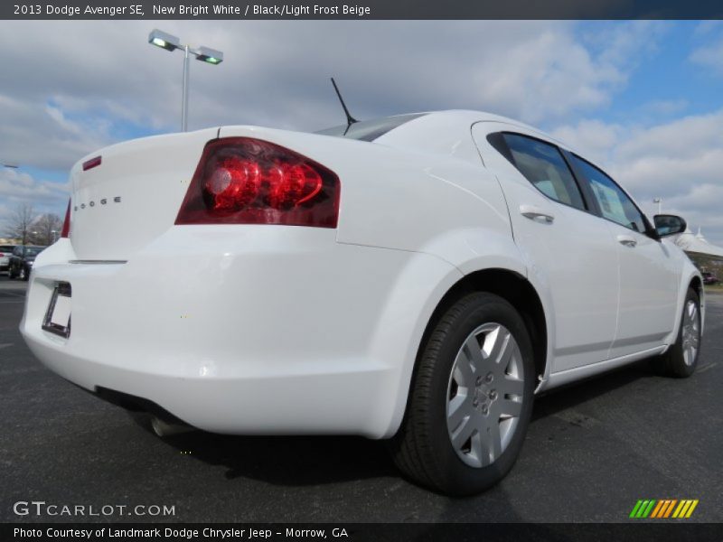 New Bright White / Black/Light Frost Beige 2013 Dodge Avenger SE