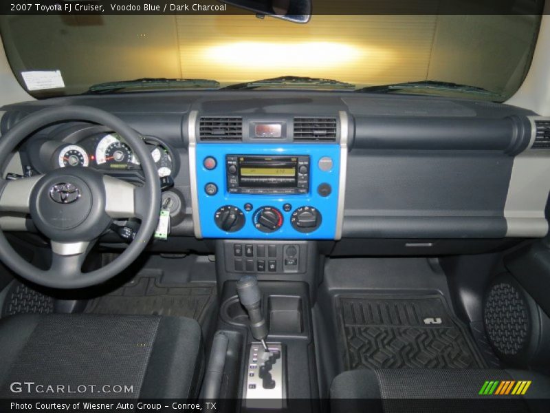 Dashboard of 2007 FJ Cruiser 
