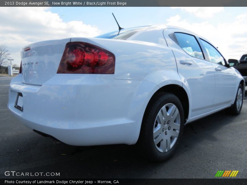New Bright White / Black/Light Frost Beige 2013 Dodge Avenger SE