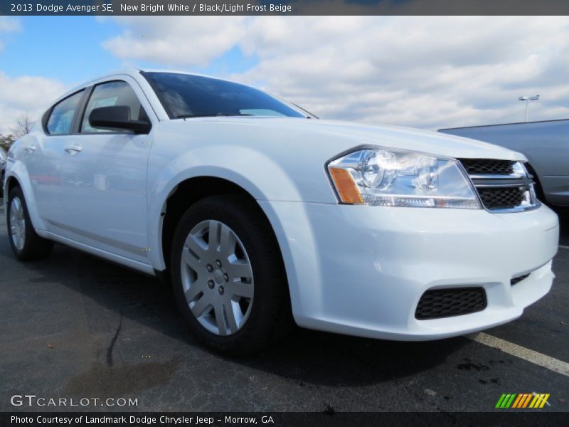 New Bright White / Black/Light Frost Beige 2013 Dodge Avenger SE