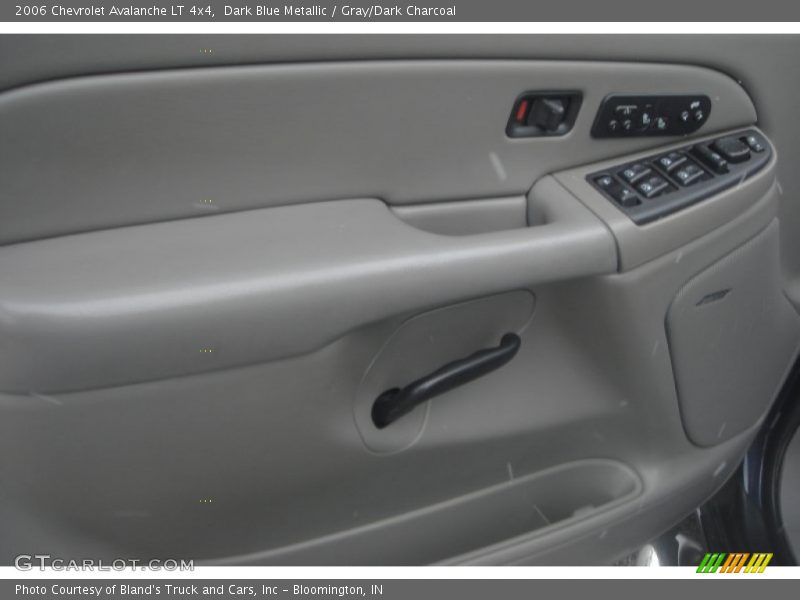 Dark Blue Metallic / Gray/Dark Charcoal 2006 Chevrolet Avalanche LT 4x4