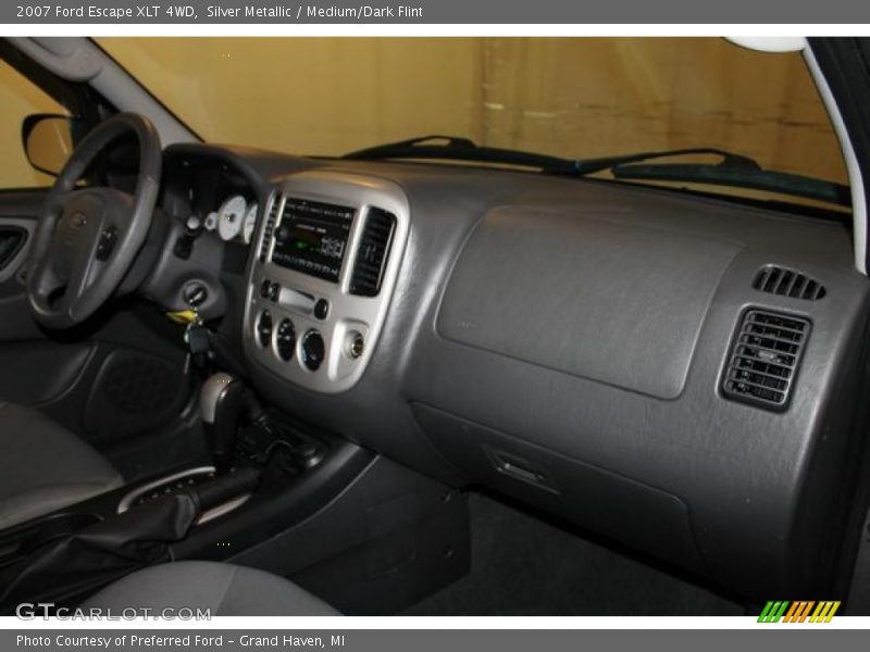 Silver Metallic / Medium/Dark Flint 2007 Ford Escape XLT 4WD