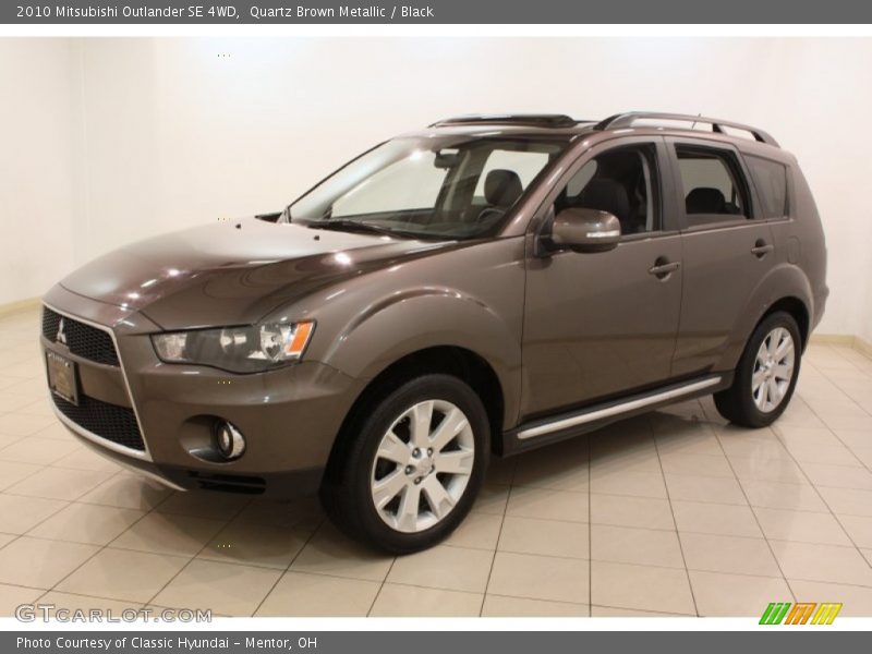 Front 3/4 View of 2010 Outlander SE 4WD