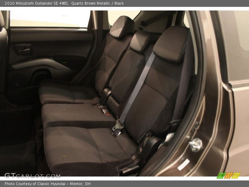 Rear Seat of 2010 Outlander SE 4WD