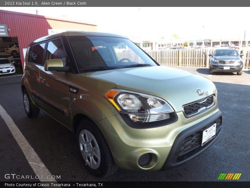 Alien Green / Black Cloth 2013 Kia Soul 1.6