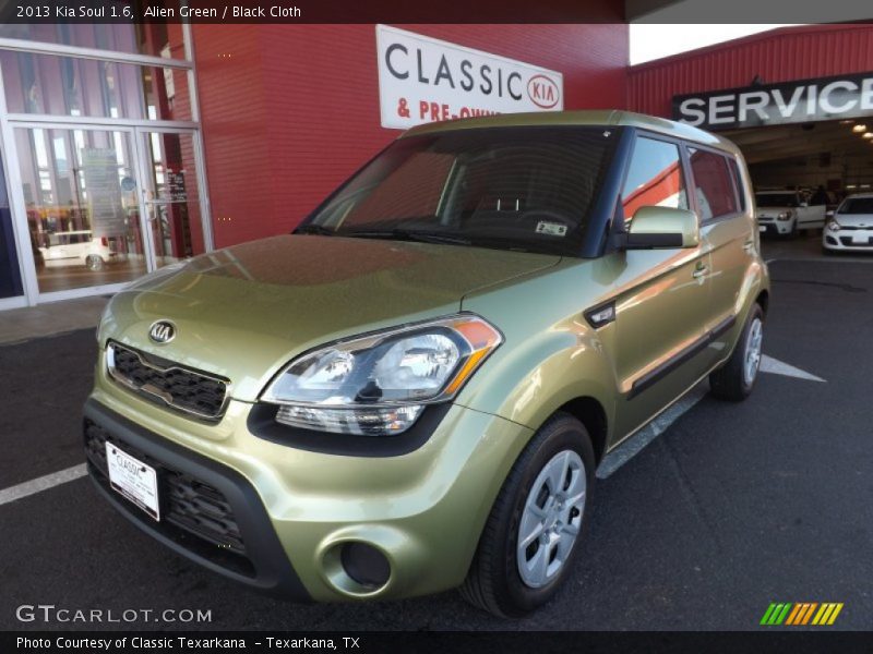 Alien Green / Black Cloth 2013 Kia Soul 1.6