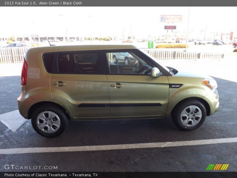 Alien Green / Black Cloth 2013 Kia Soul 1.6