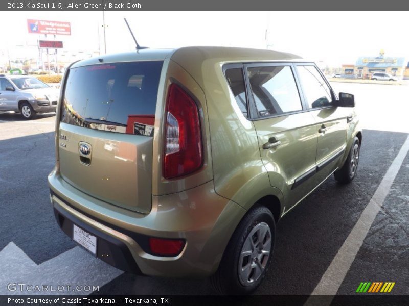 Alien Green / Black Cloth 2013 Kia Soul 1.6