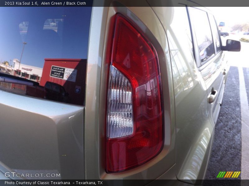 Alien Green / Black Cloth 2013 Kia Soul 1.6