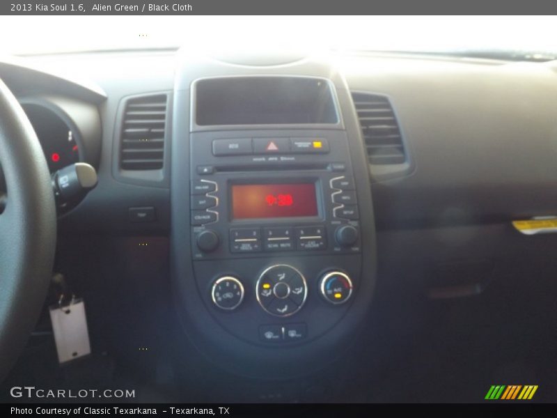 Alien Green / Black Cloth 2013 Kia Soul 1.6