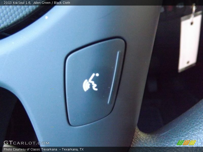 Alien Green / Black Cloth 2013 Kia Soul 1.6