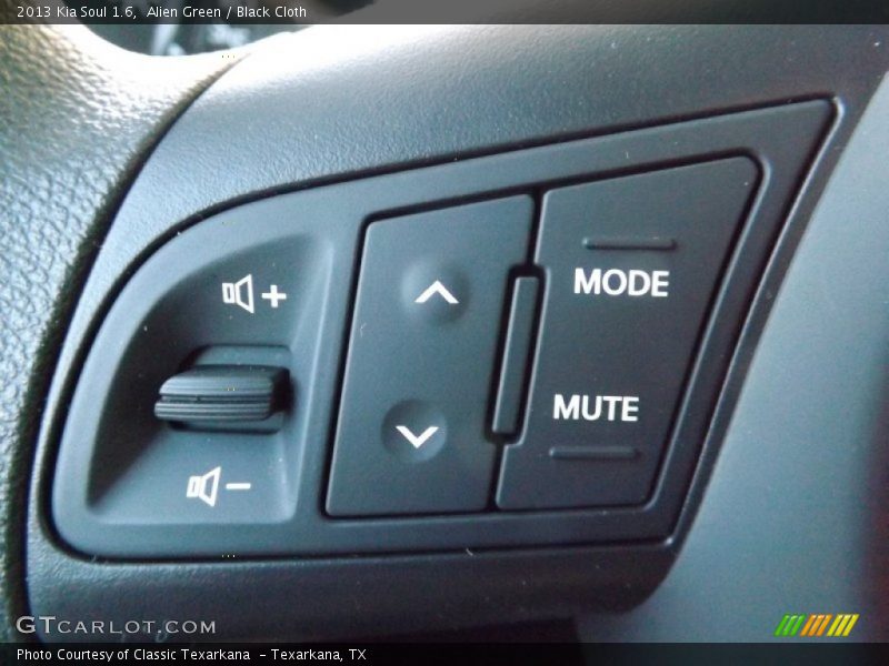 Alien Green / Black Cloth 2013 Kia Soul 1.6