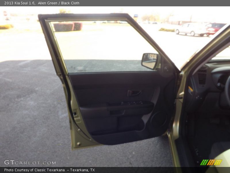 Alien Green / Black Cloth 2013 Kia Soul 1.6