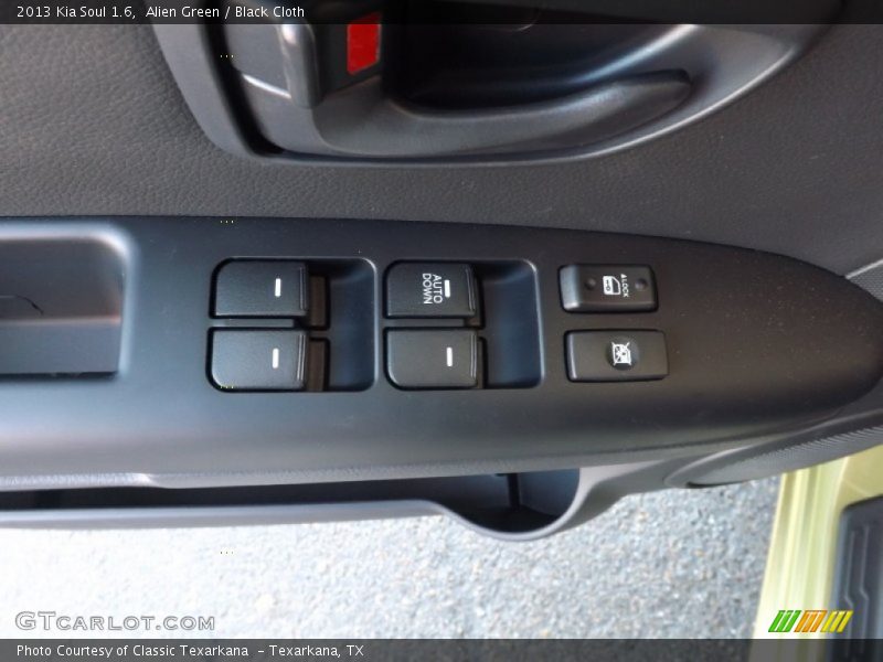 Alien Green / Black Cloth 2013 Kia Soul 1.6
