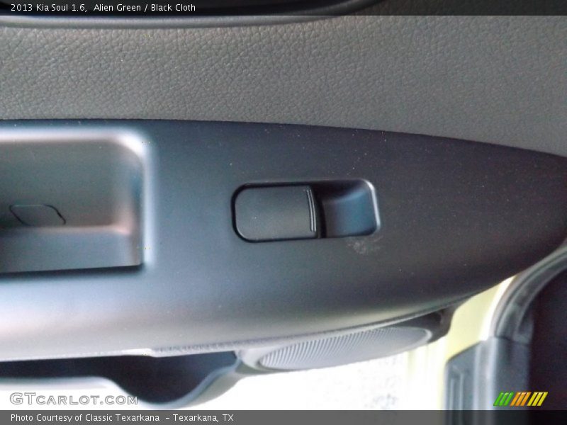 Alien Green / Black Cloth 2013 Kia Soul 1.6