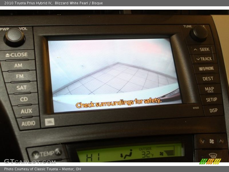 Blizzard White Pearl / Bisque 2010 Toyota Prius Hybrid IV